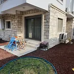 公寓 Sanat Sokagi Bahceli Ev 乌尔拉