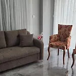 Sanat Sokagi Bahceli Ev 乌尔拉