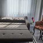 Sanat Sokagi Bahceli Ev *