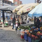 Sanat Sokagi Bahceli Ev 乌尔拉