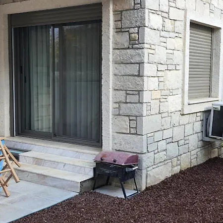 Sanat Sokagi Bahceli Ev Urla