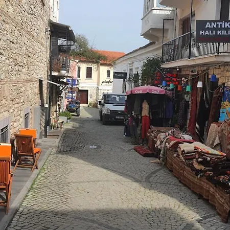 Sanat Sokagi Bahceli Ev Lejlighed Urla