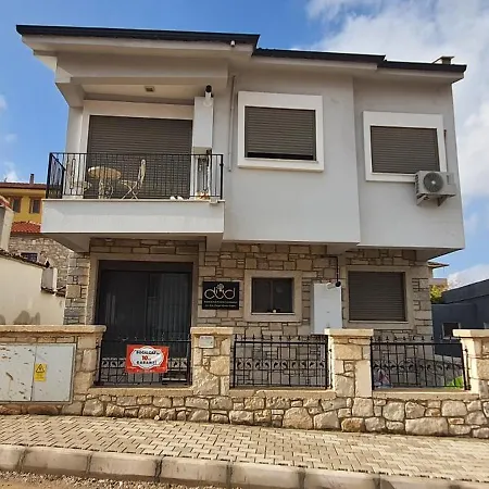 Sanat Sokagi Bahceli Ev Apartamento *