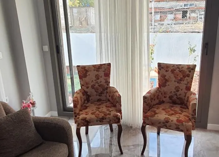 Sanat Sokağı Bahçeli Ev *