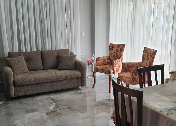 Sanat Sokağı Bahçeli Ev *