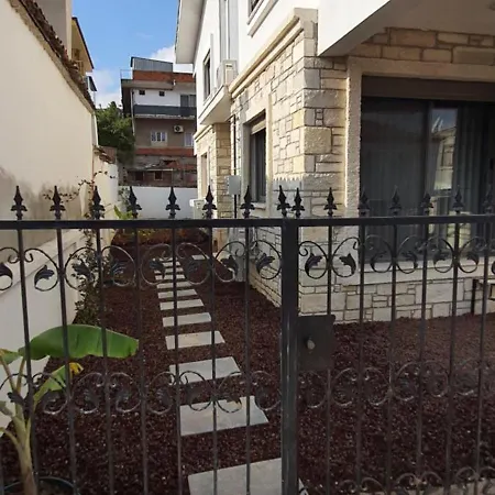 Sanat Sokağı Bahçeli Ev *