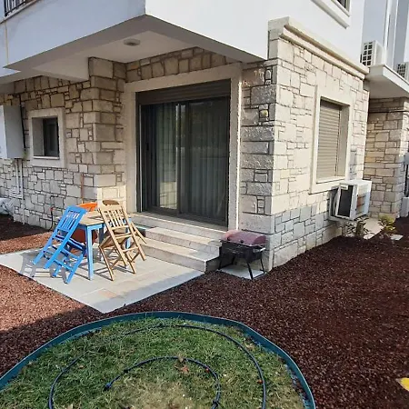 Apartment Sanat Sokagi Bahceli Ev Urla
