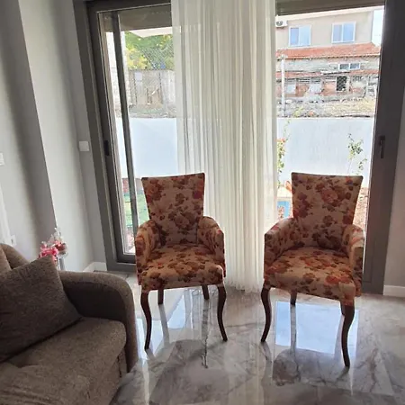 Sanat Sokağı Bahçeli Ev *