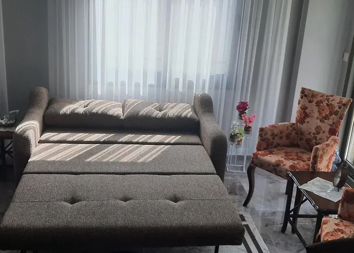 Sanat Sokagi Bahceli Ev *